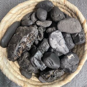 Alluvial anthracite coal. Beach finds. Steamship coal.